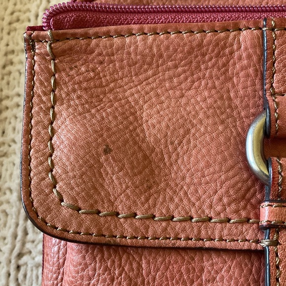 Fossil Crossbody Expandable Bag - Picture 3 of 11